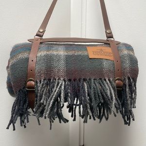 PENDLETON MOTOR ROBE BLANKET & CARRIER
